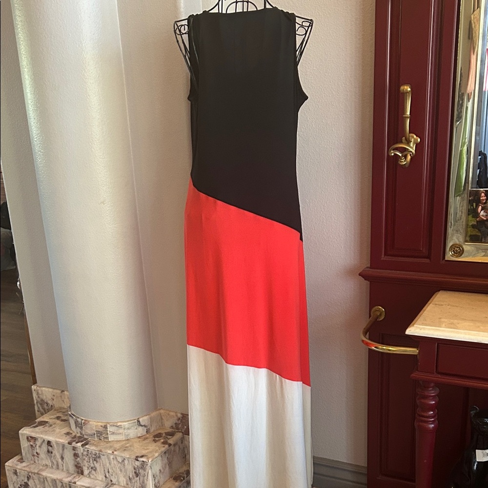 Elegant Asymmetrical Black and Red Maxi Dress - Picture 12 of 13